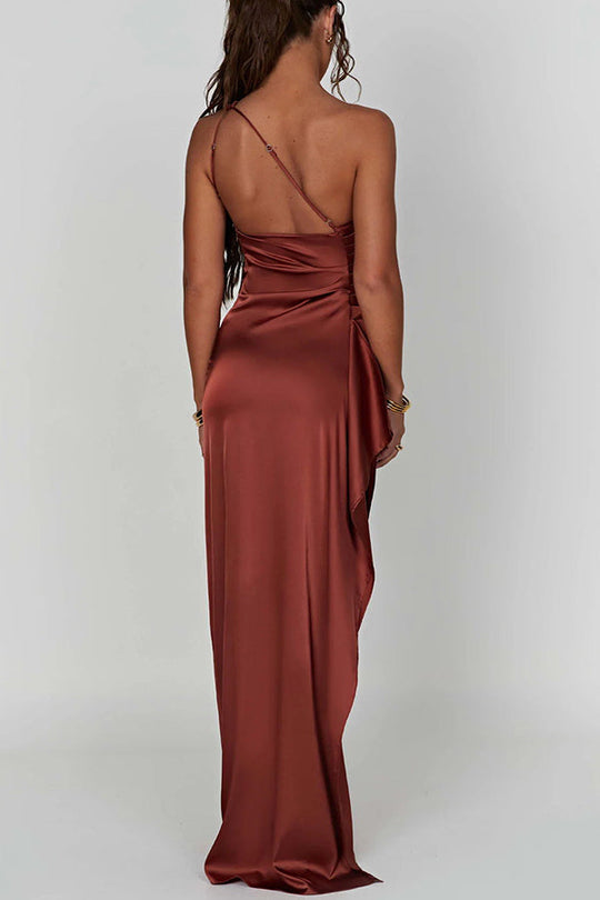 LB | Fits Your Curves Satynowa sukienka maxi na jedno ramię z drapowaniem i rozcięciem