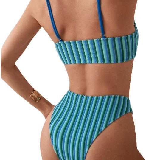 Płynny i fantastyczny Bikini