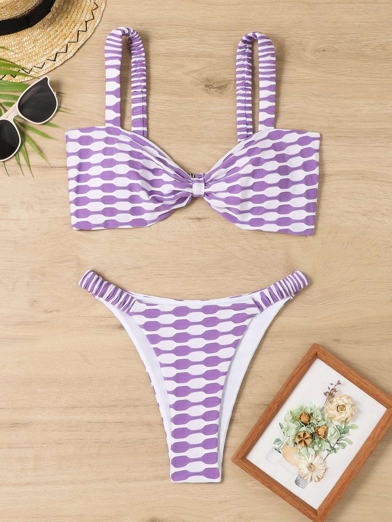 Smukły i nowoczesny Bikini