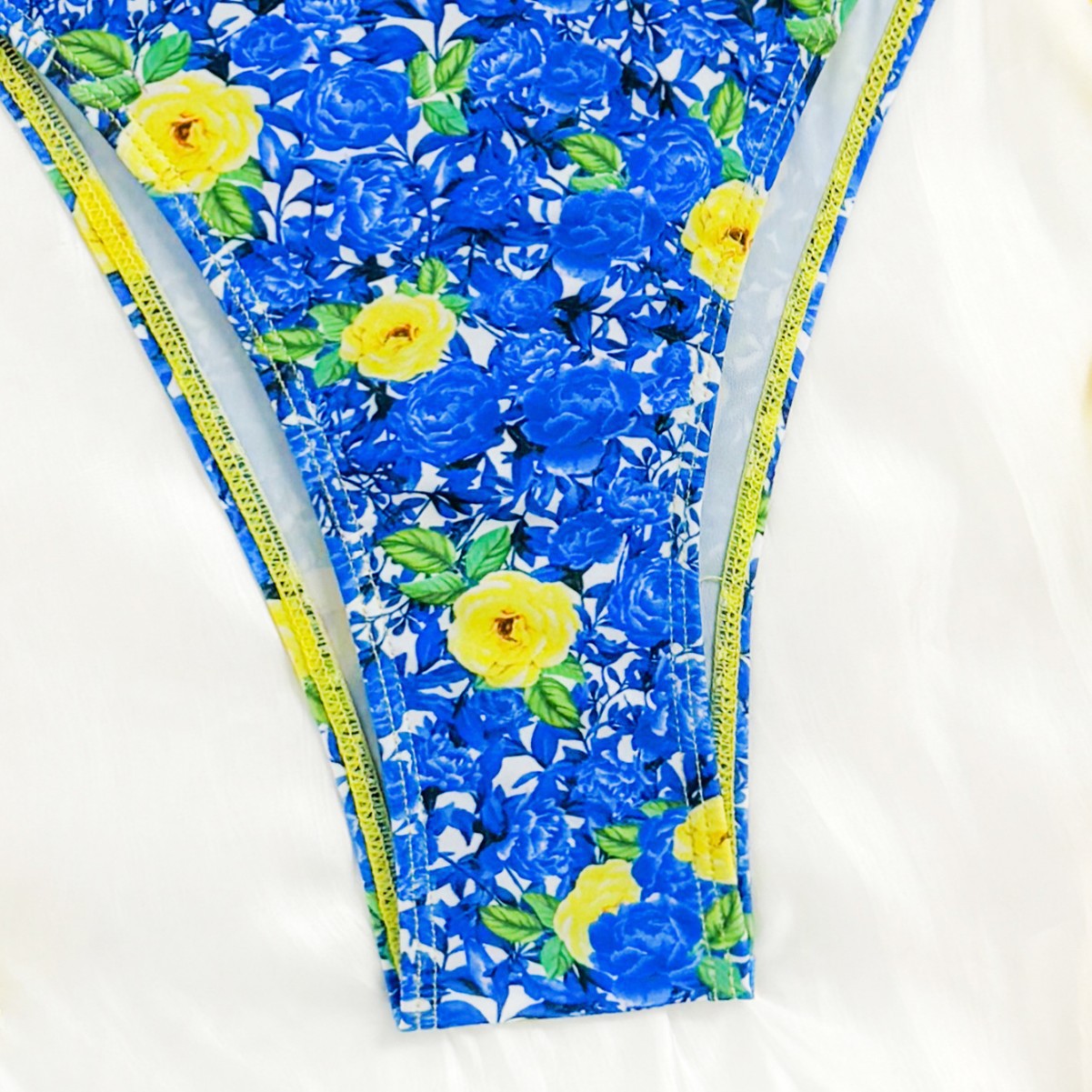 Smukły i nowoczesny Bikini