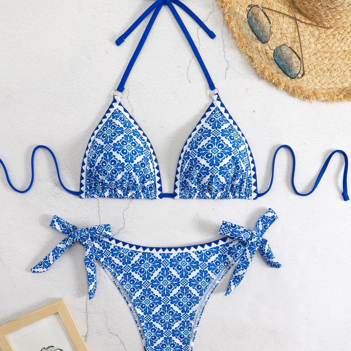 Wypolerowany i figlarny Bikini