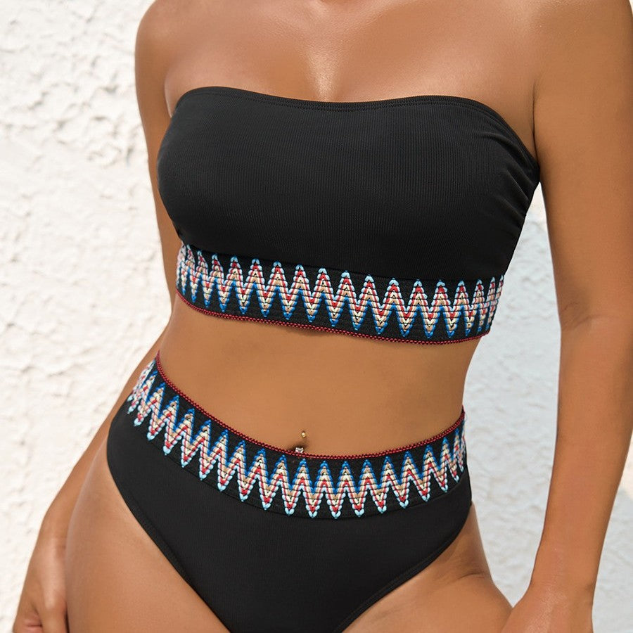 Nowoczesny i minimalistyczny Bikini