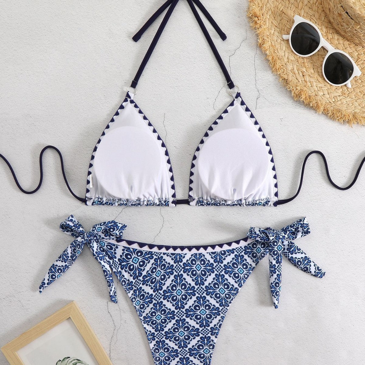 Wypolerowany i figlarny Bikini