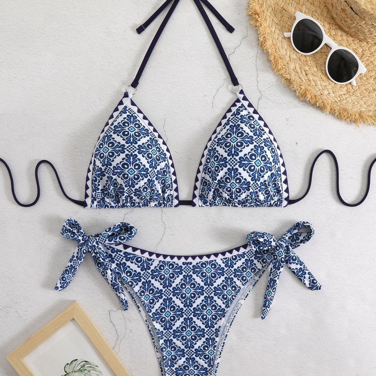 Wypolerowany i figlarny Bikini