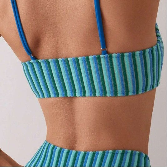Płynny i fantastyczny Bikini