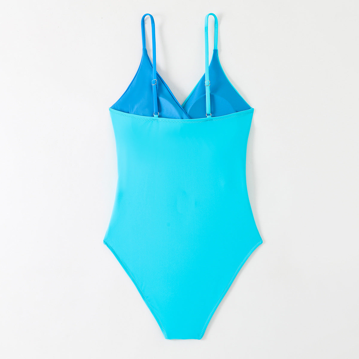 Wypolerowany i figlarny Bikini