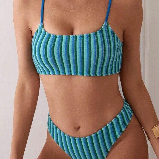 Płynny i fantastyczny Bikini