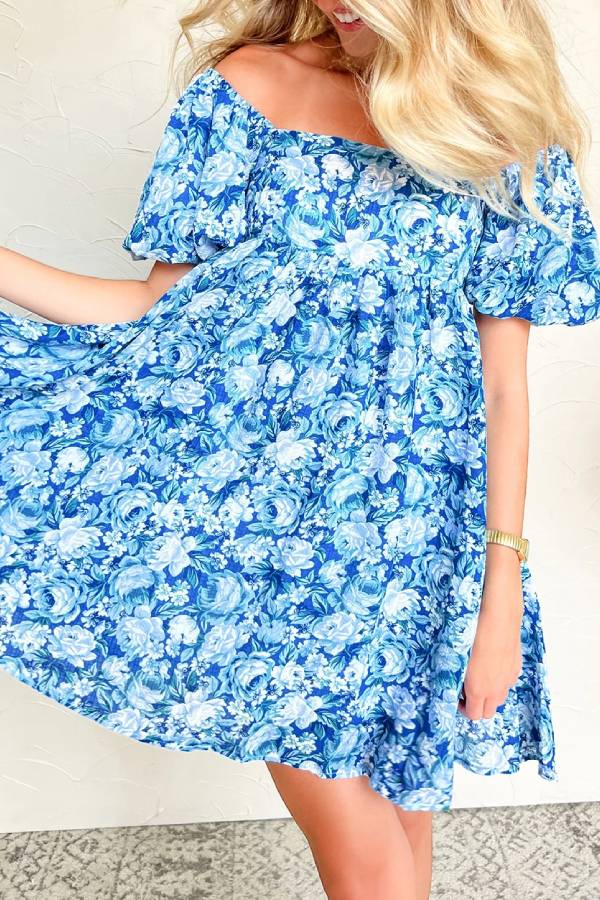 LB | Niebieska kwiatowa sukienka mini babydoll z bufiastymi rękawami