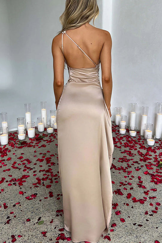 LB | Fits Your Curves Satynowa sukienka maxi na jedno ramię z drapowaniem i rozcięciem