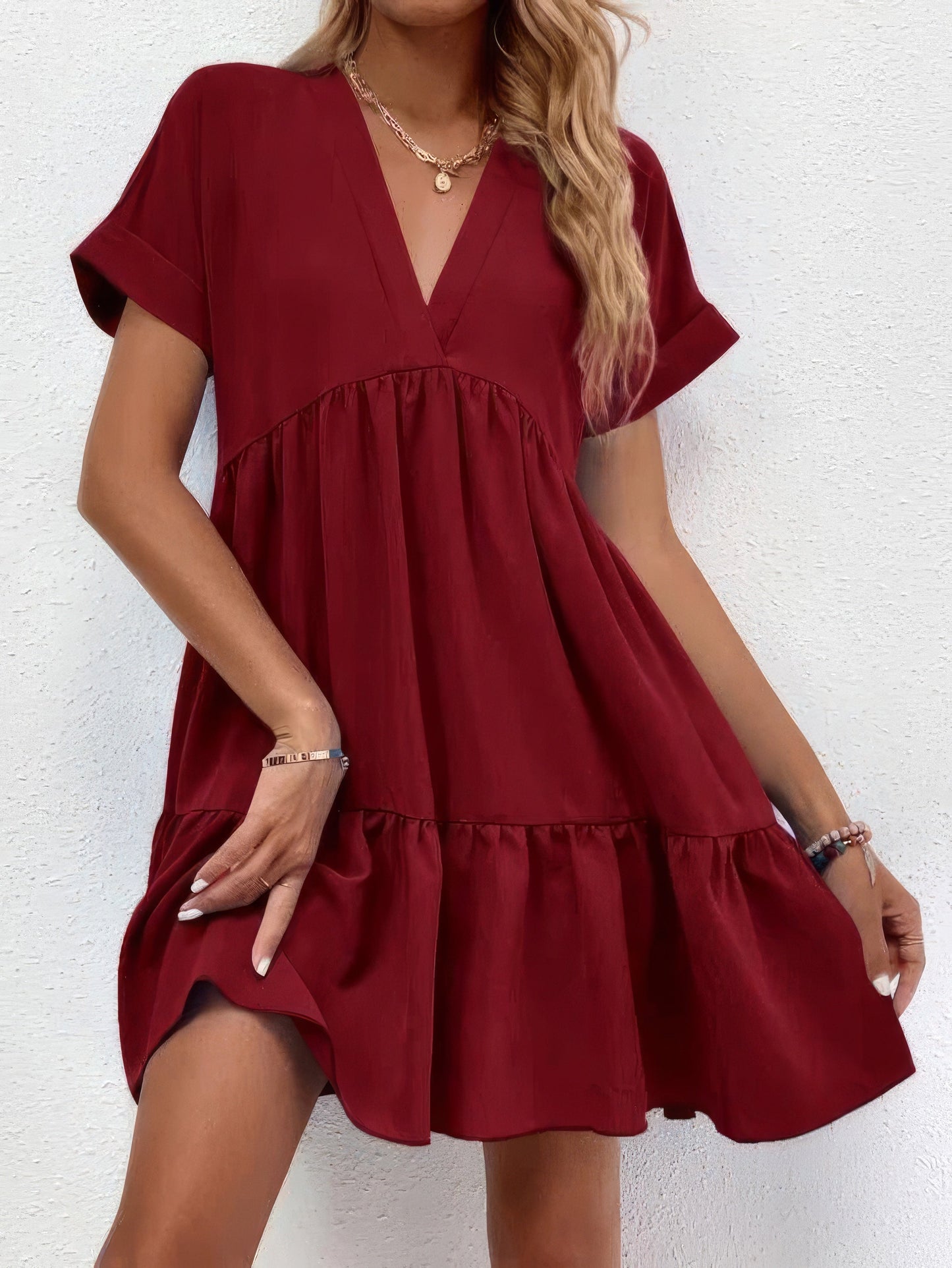 LB | Jednolita sukienka mini z krótkim rękawem V-neck