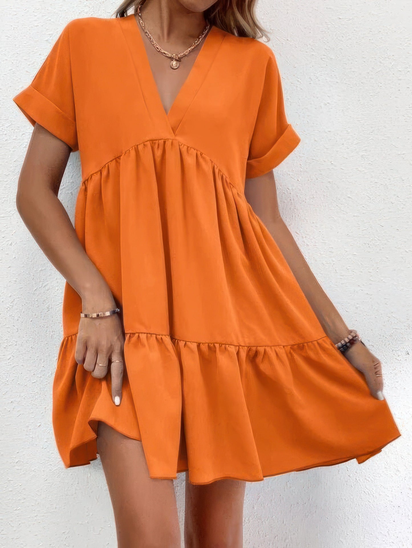 LB | Jednolita sukienka mini z krótkim rękawem V-neck