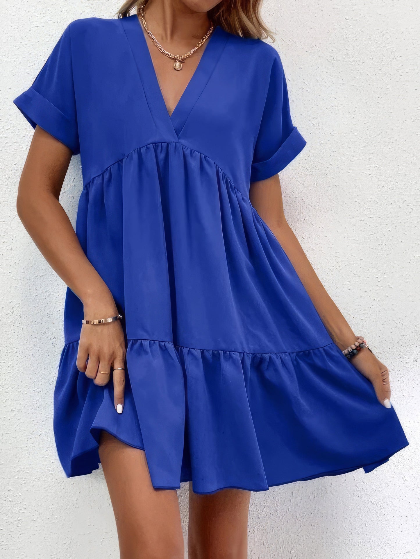 LB | Jednolita sukienka mini z krótkim rękawem V-neck