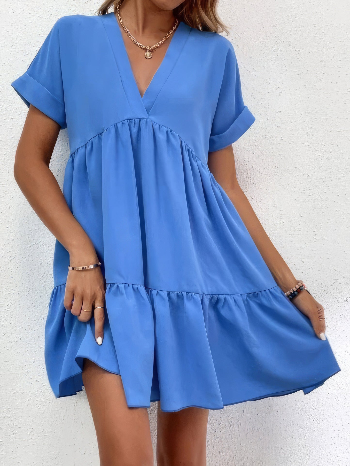 LB | Jednolita sukienka mini z krótkim rękawem V-neck