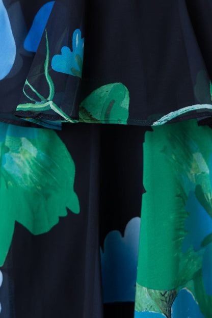 LB | ODŚWIEŻAJĄCA SUKIENKA MAXI W KWIATOWY PRINT, SZNUROWANA Z TYŁU, Z FALBANĄ U DOŁU