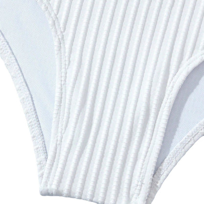Płynny i fantastyczny Bikini