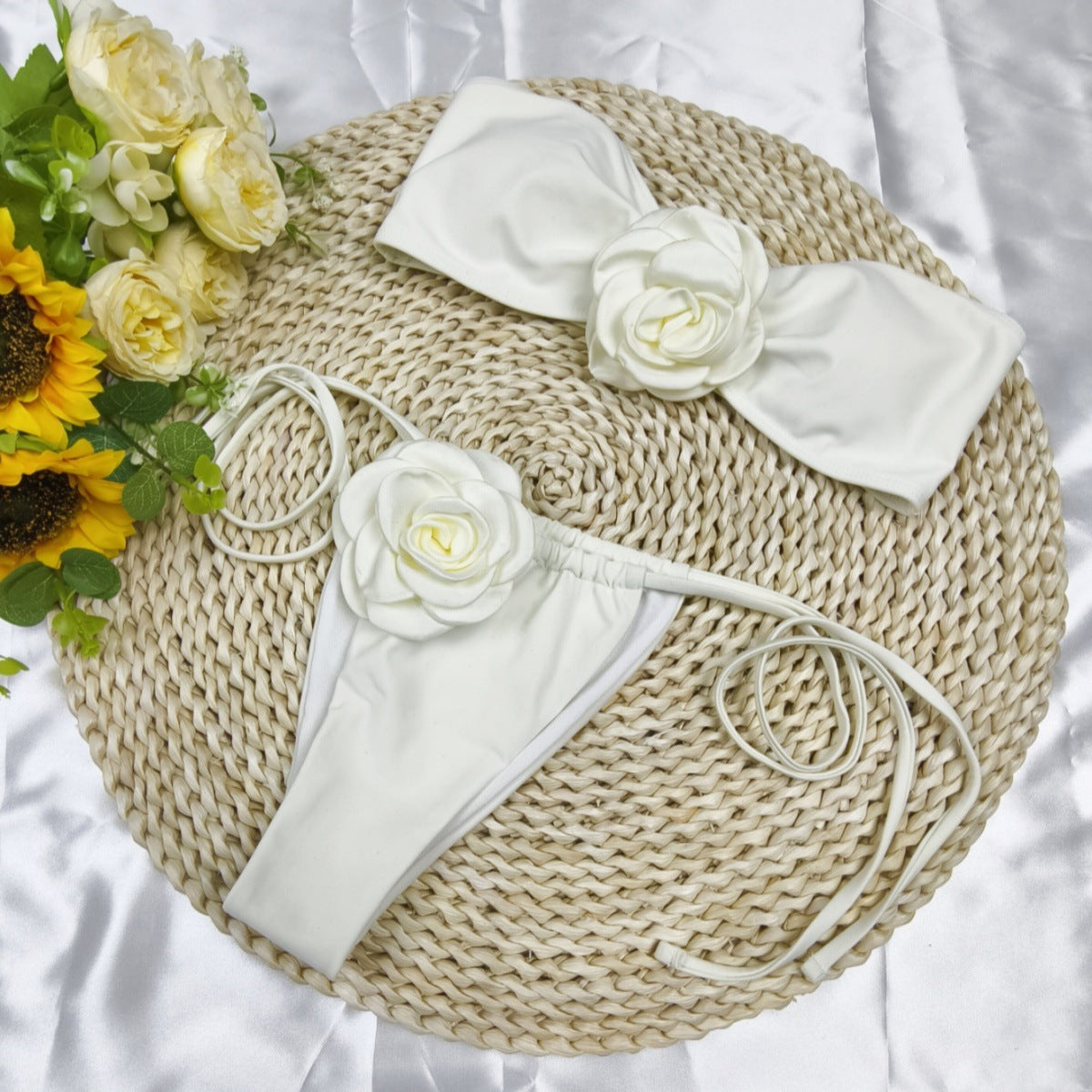 Płynny i fantastyczny Bikini
