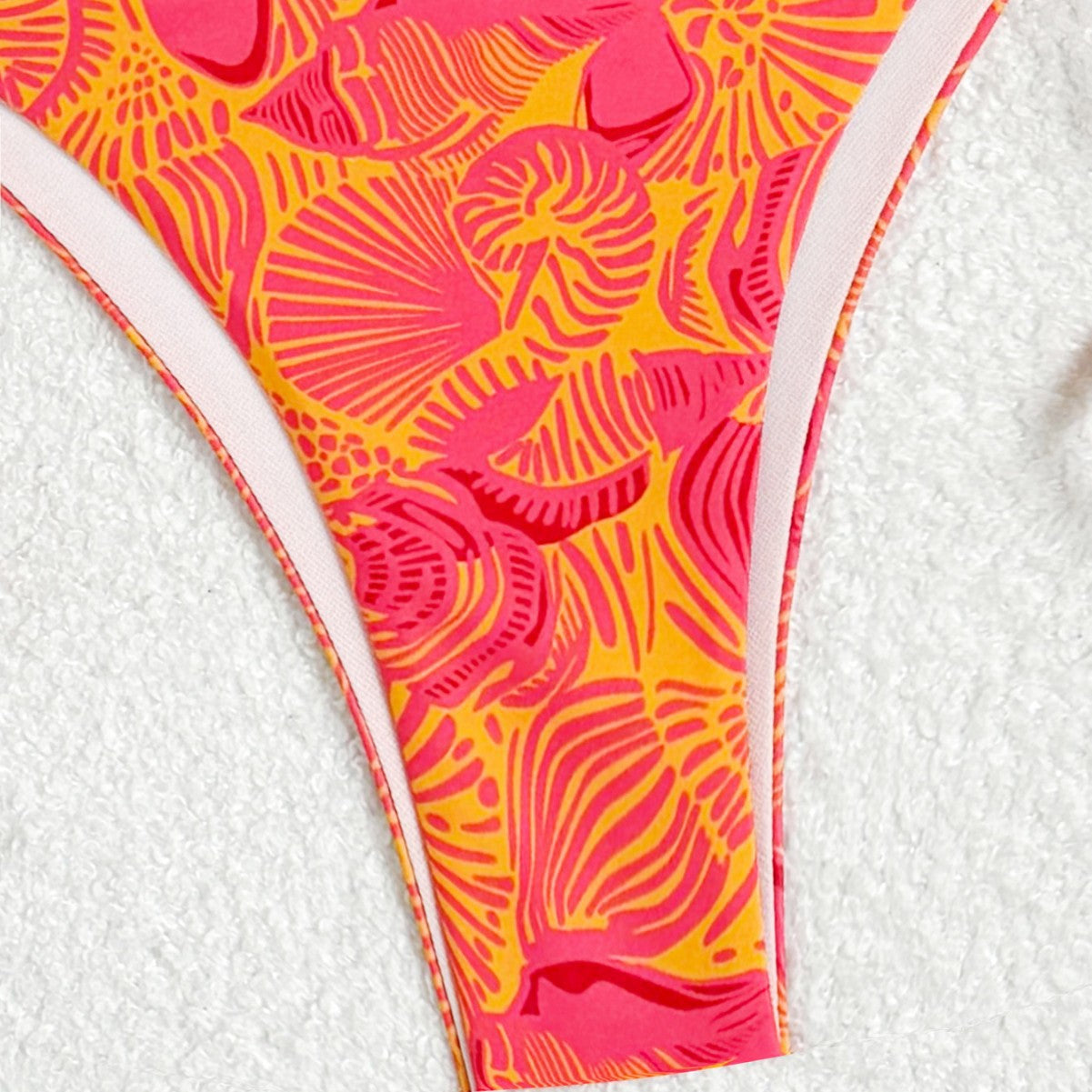 Żywy i wyjątkowy Bikini