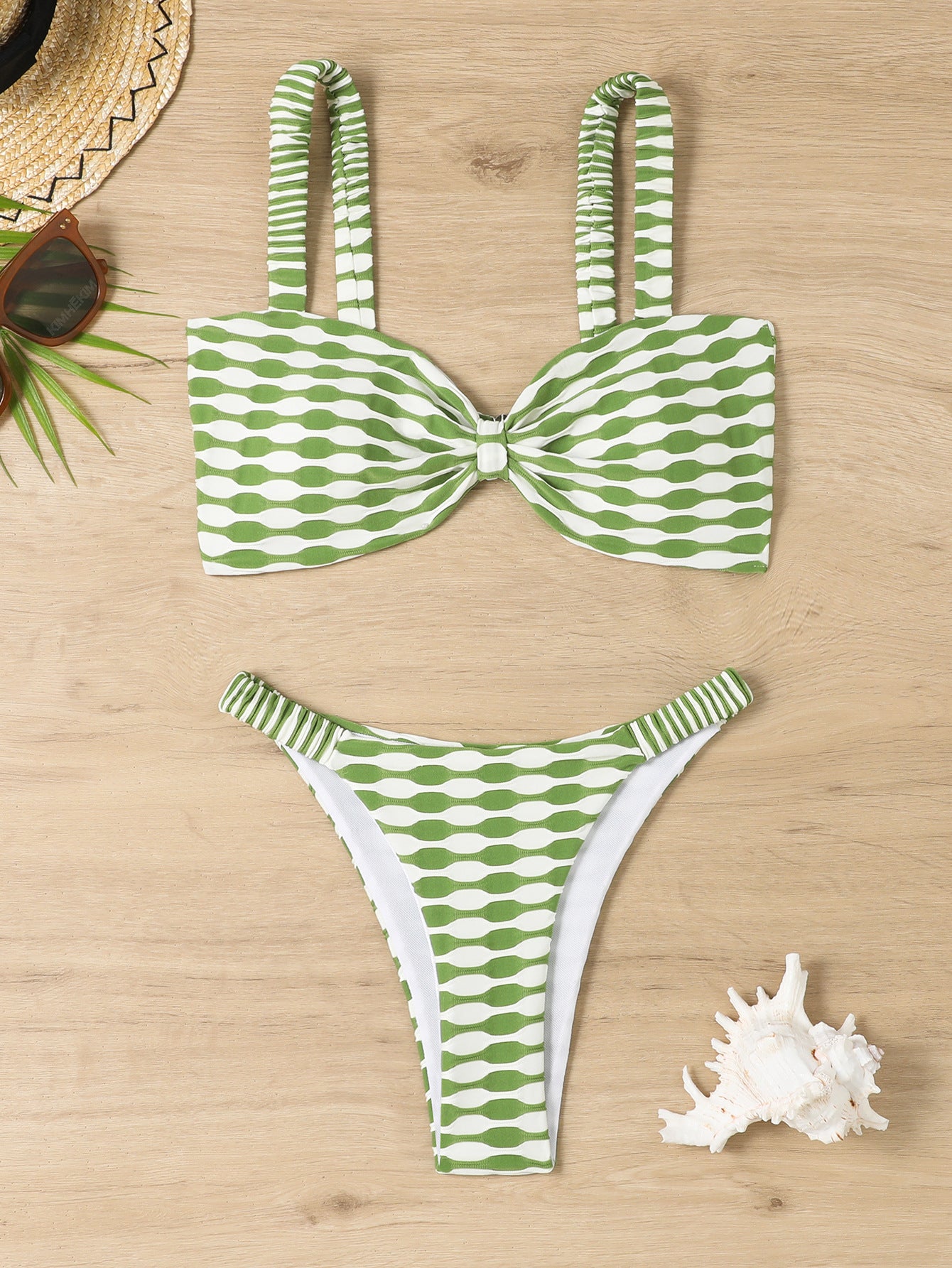 Smukły i nowoczesny Bikini