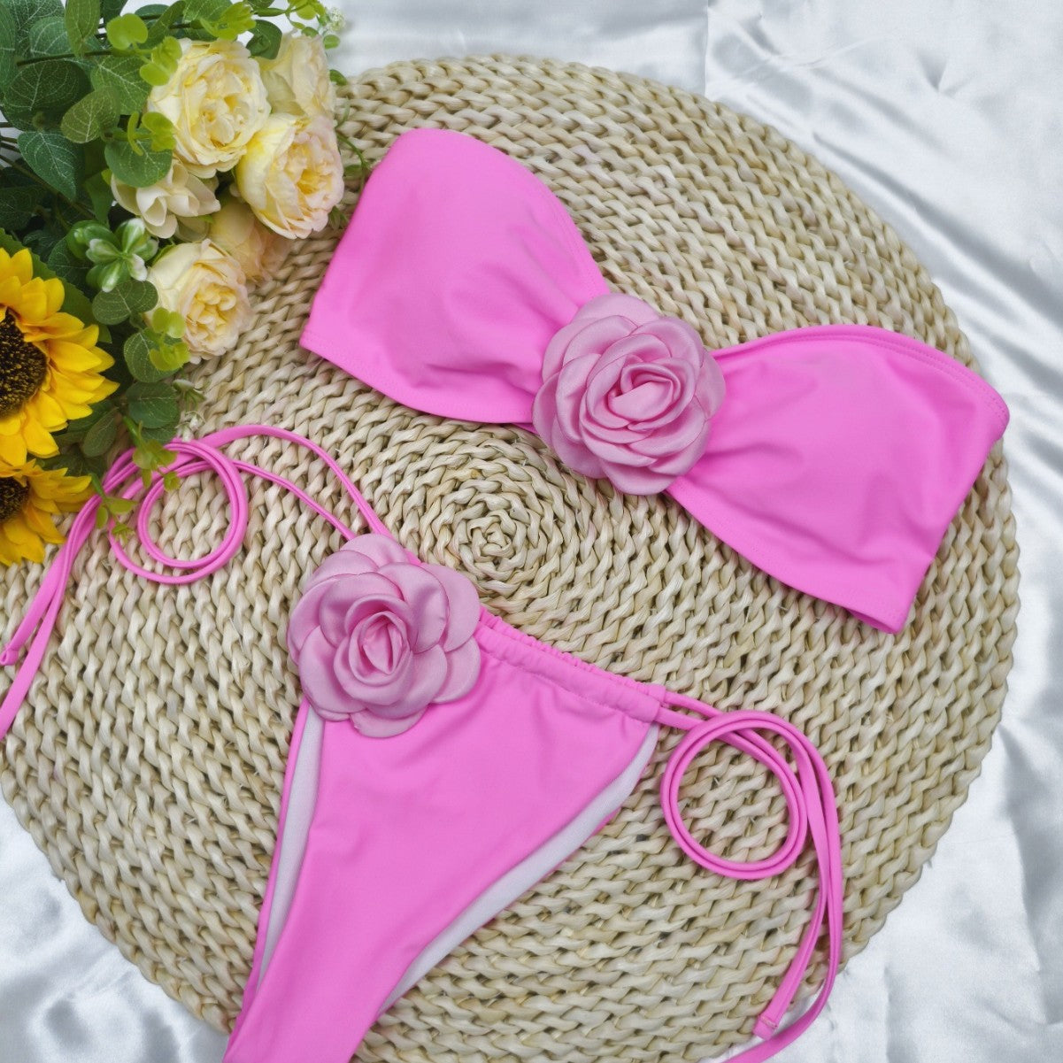 Płynny i fantastyczny Bikini