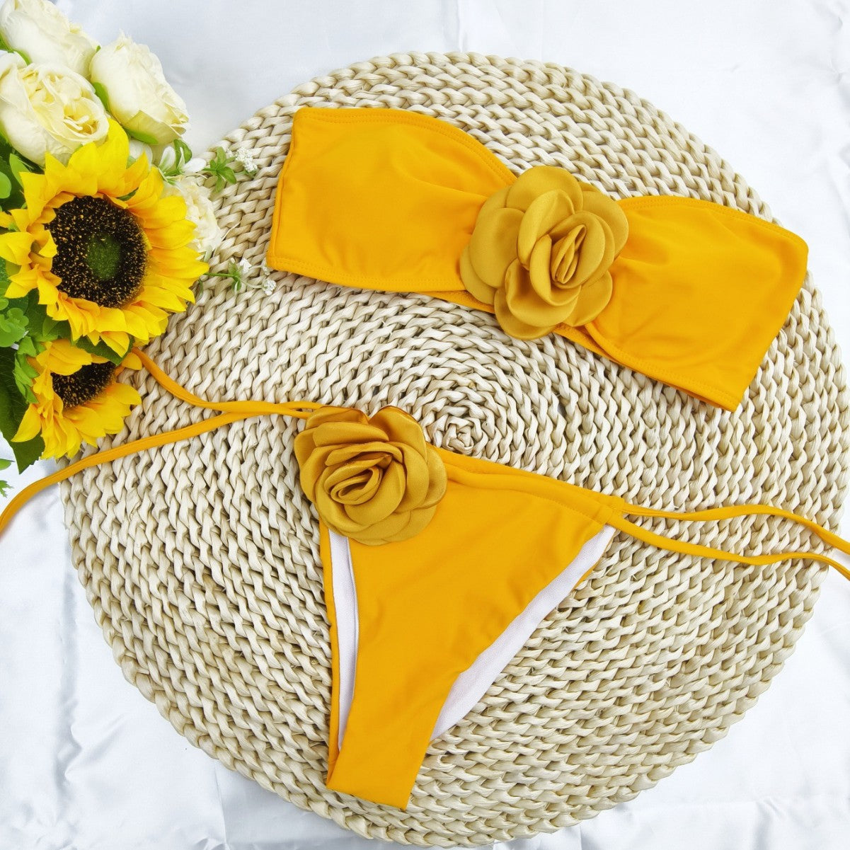 Płynny i fantastyczny Bikini