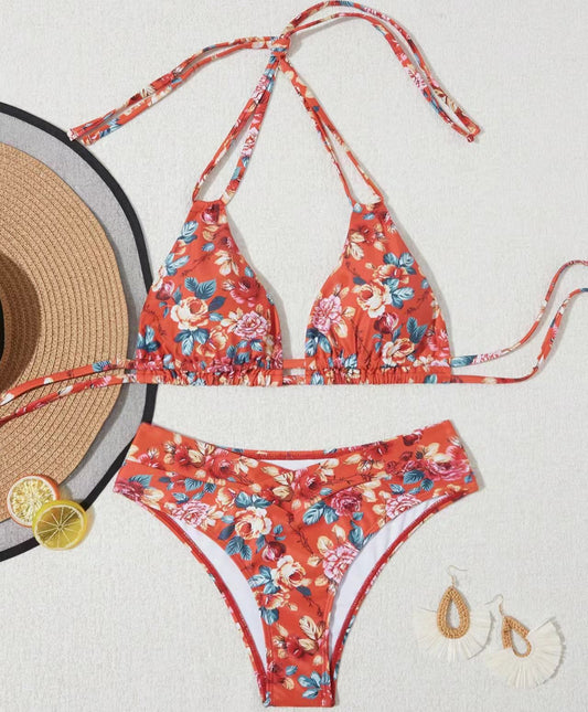 Płynny i fantastyczny Bikini