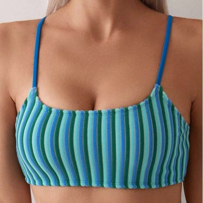 Płynny i fantastyczny Bikini