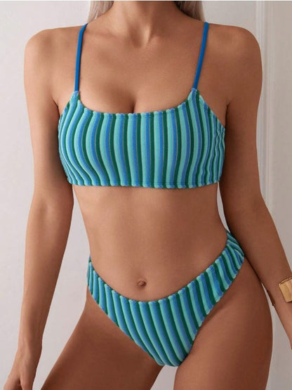 Płynny i fantastyczny Bikini
