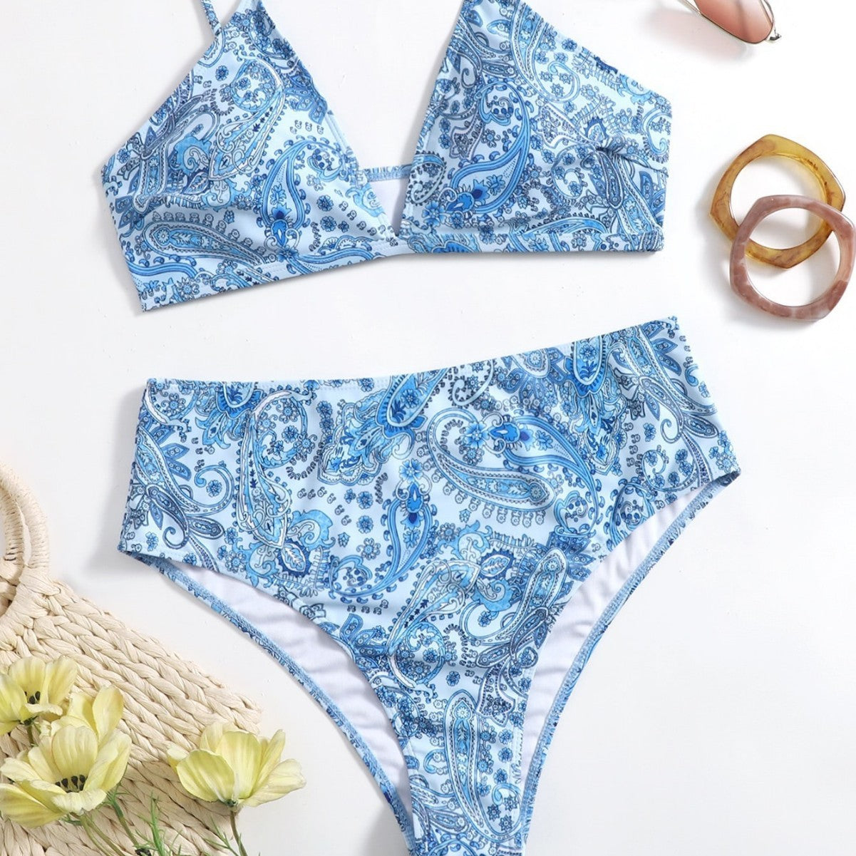 Wypolerowany i figlarny Bikini