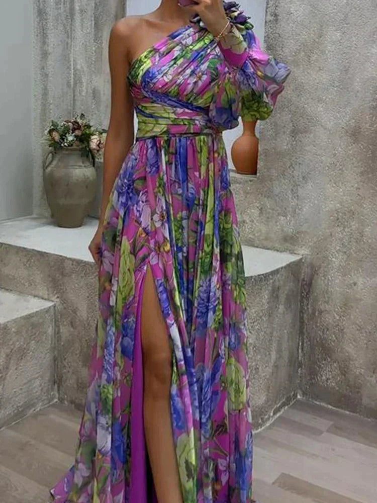 LB | Sukienka maxi z seksownym rozcięciem z boku i jednym rękawem w fioletowy print