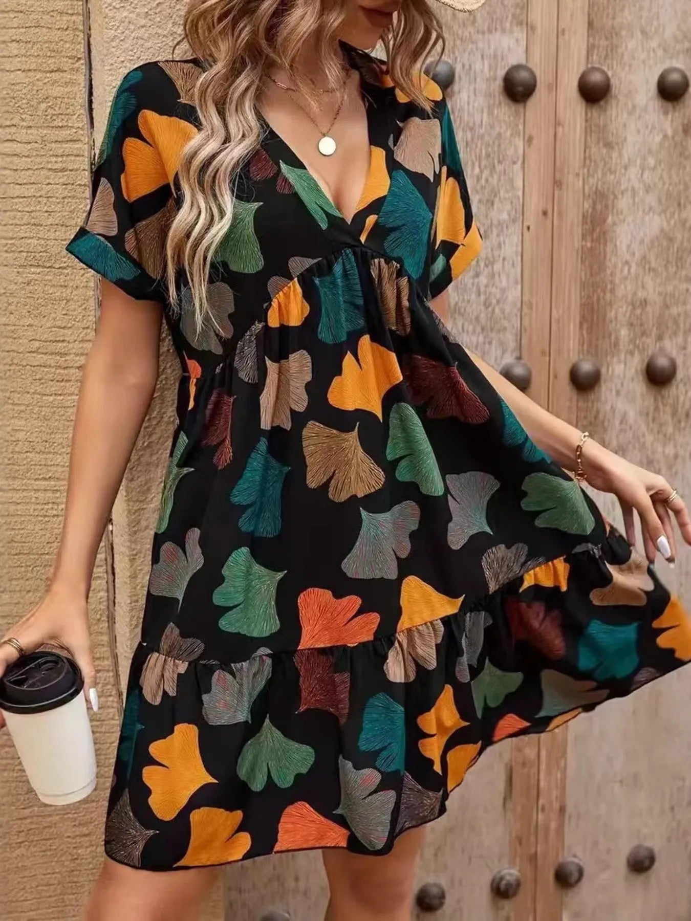 AS | Boho mini šaty s potiskem a krátkým rukávem do V